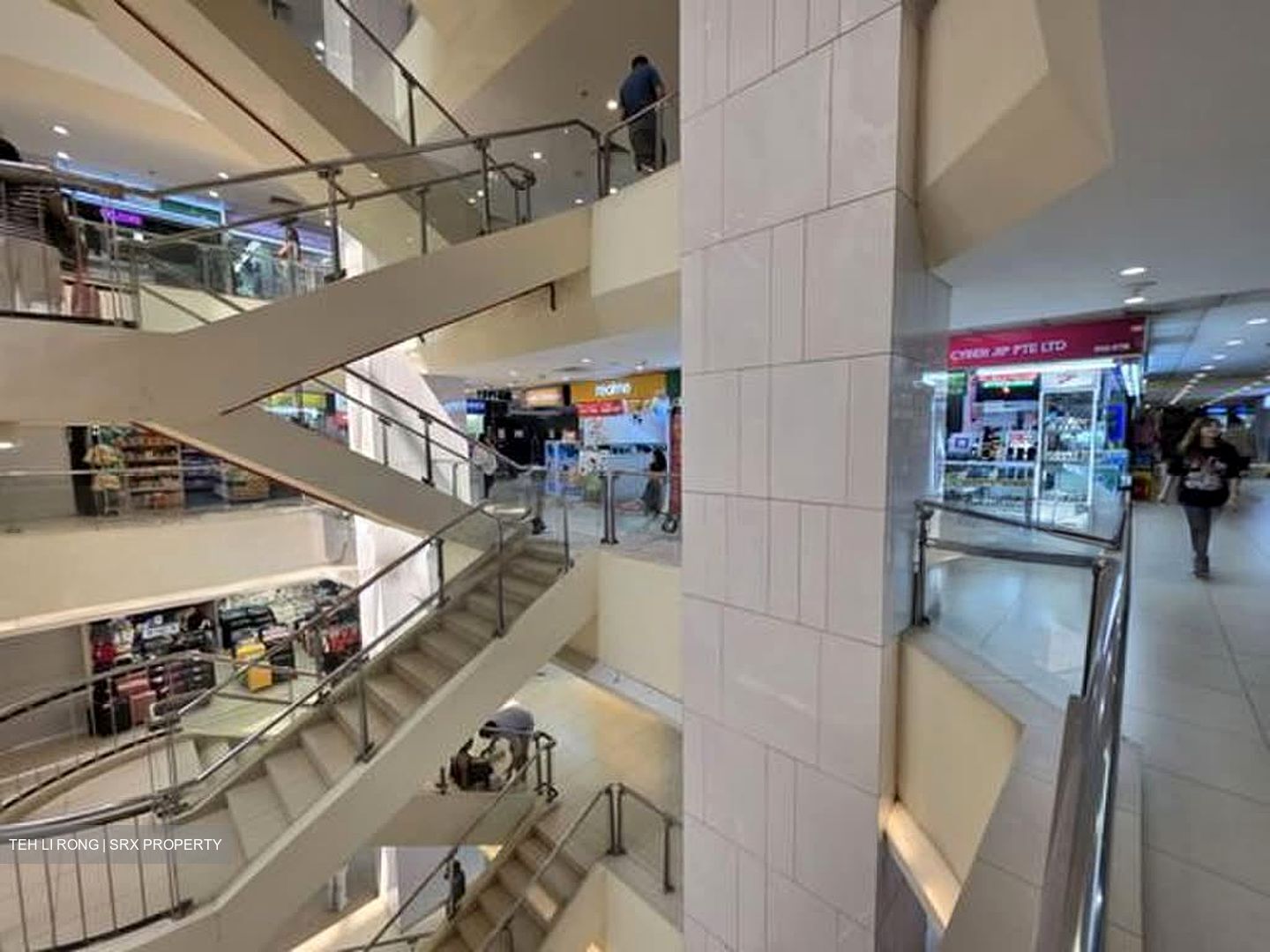Lucky Plaza (D9), Shop House #577023701